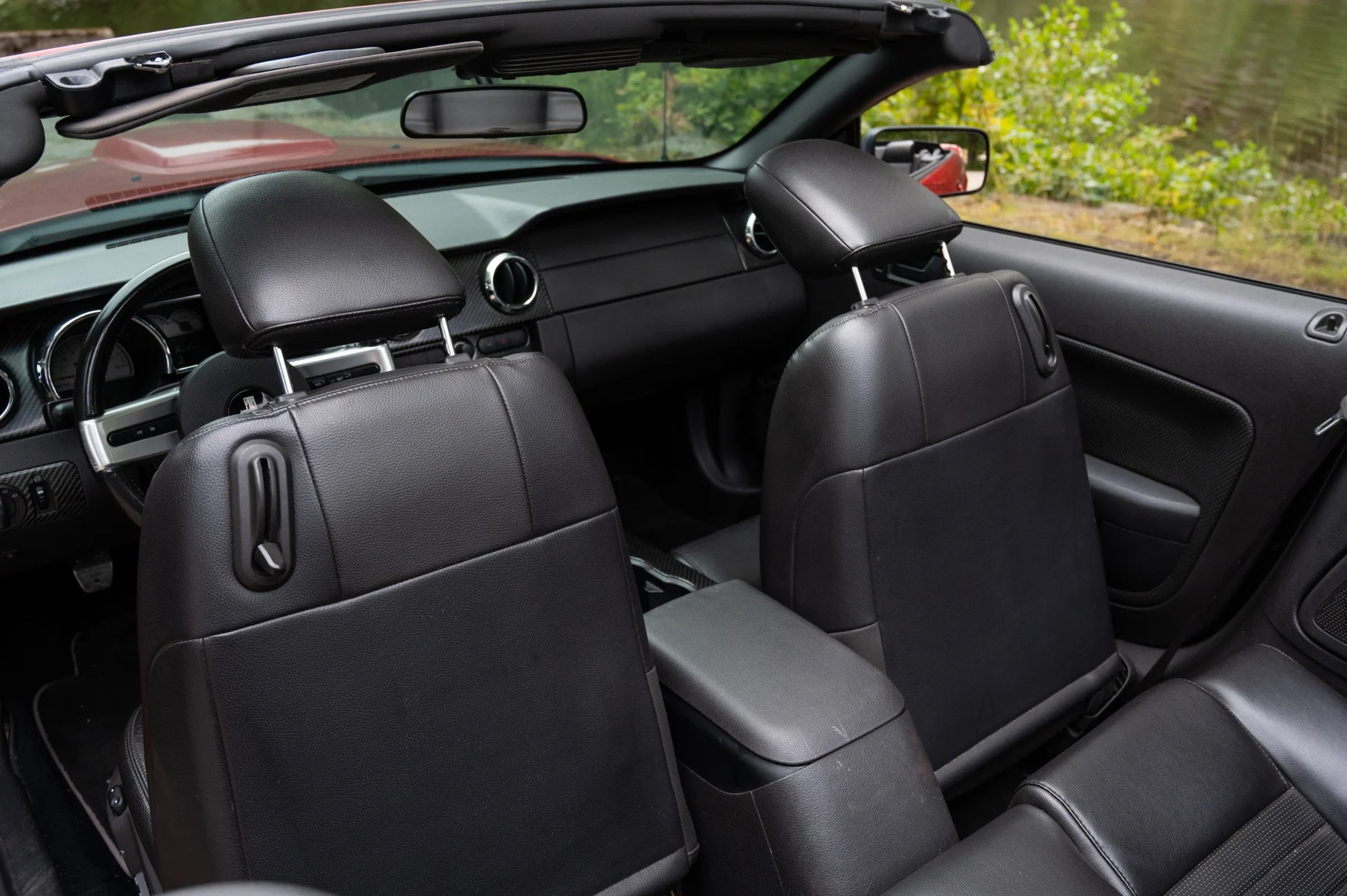 Innenraumfoto von 2005 Ford Mustang GT Roush Stage 2 (7)