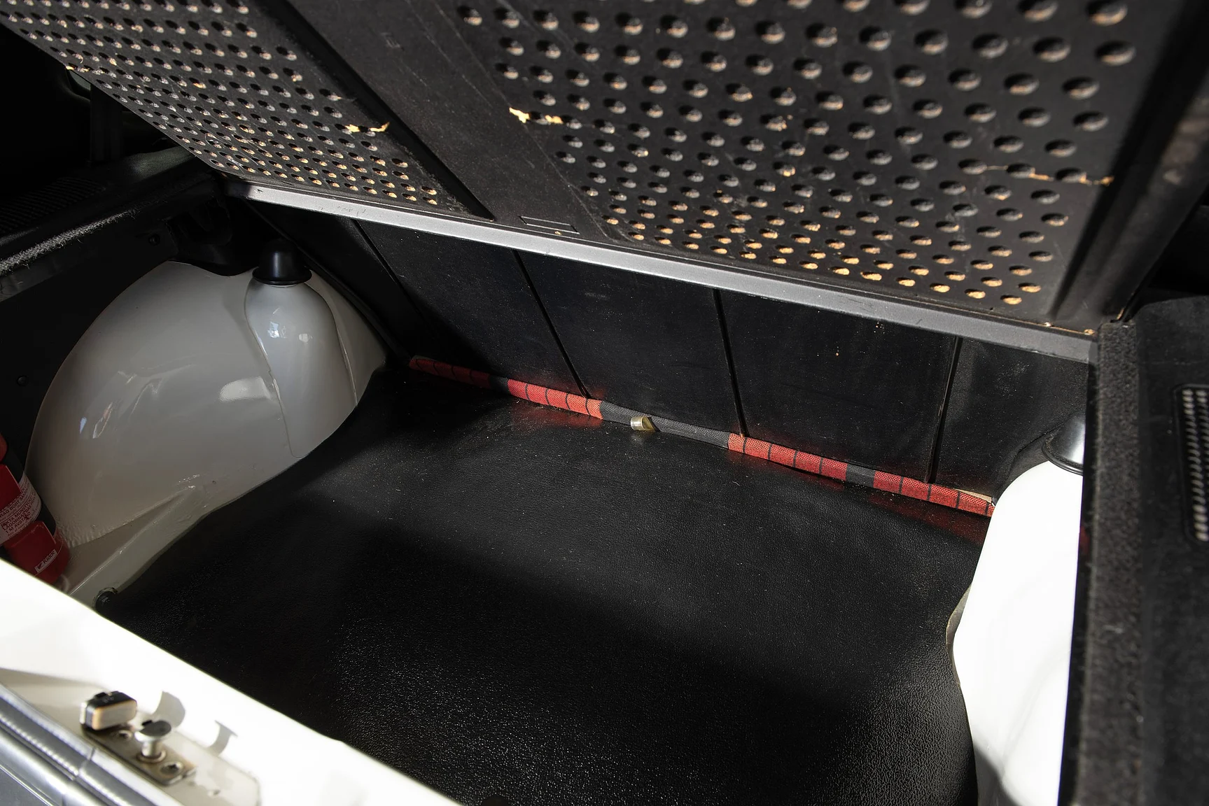 Innenraumfoto von 1984 Volkswagen Golf GTI "Special" (51)