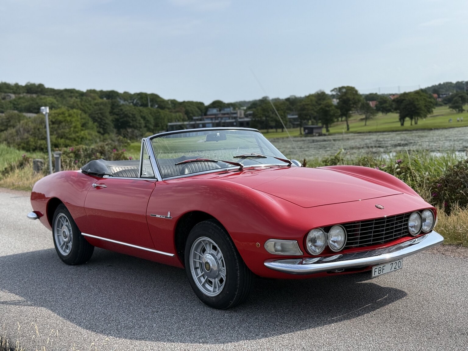 Exterior image of 1968 Fiat Dino Spider