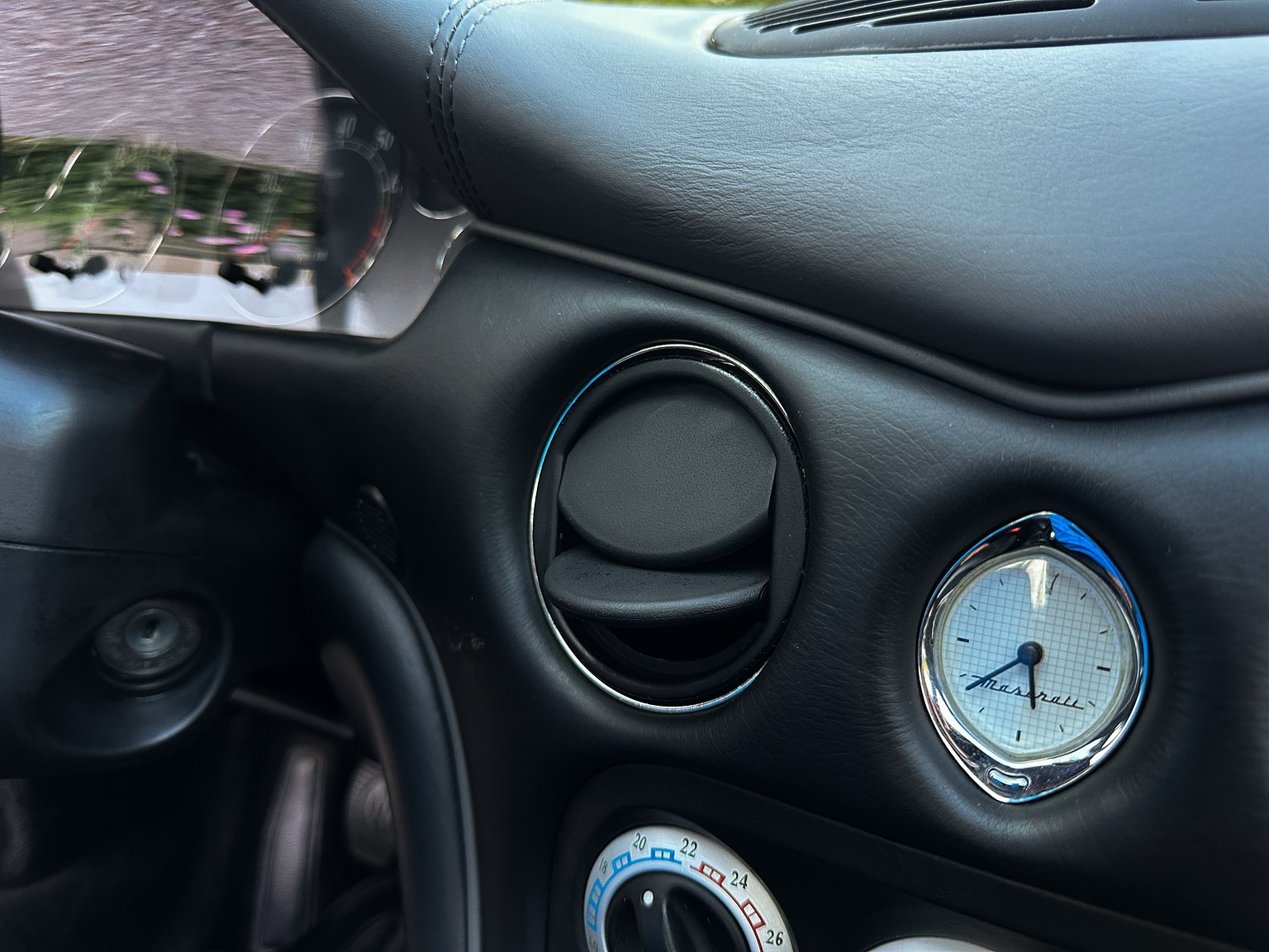 Interior image of 2000 Maserati 3200 GT