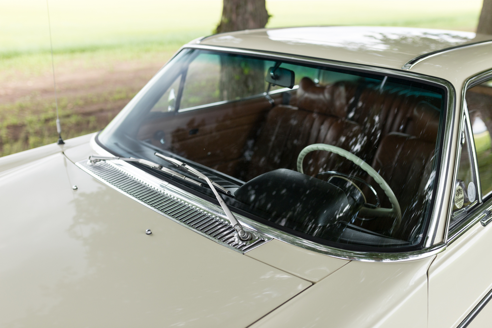 Exteriörbild på 1971 Mercedes 250 C