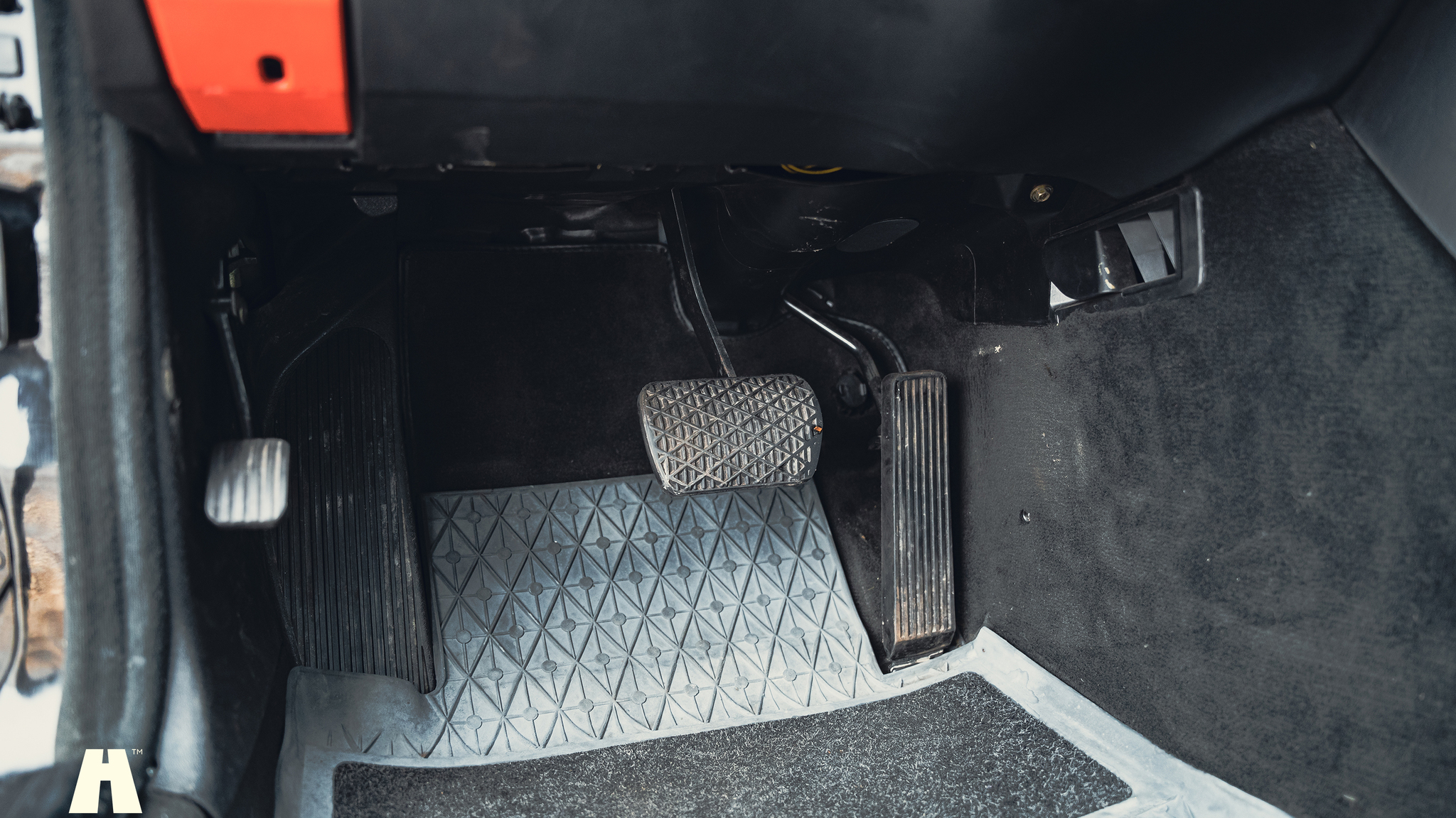 Innenraumfoto von 1990 Mercedes 300 CE-24 (51)