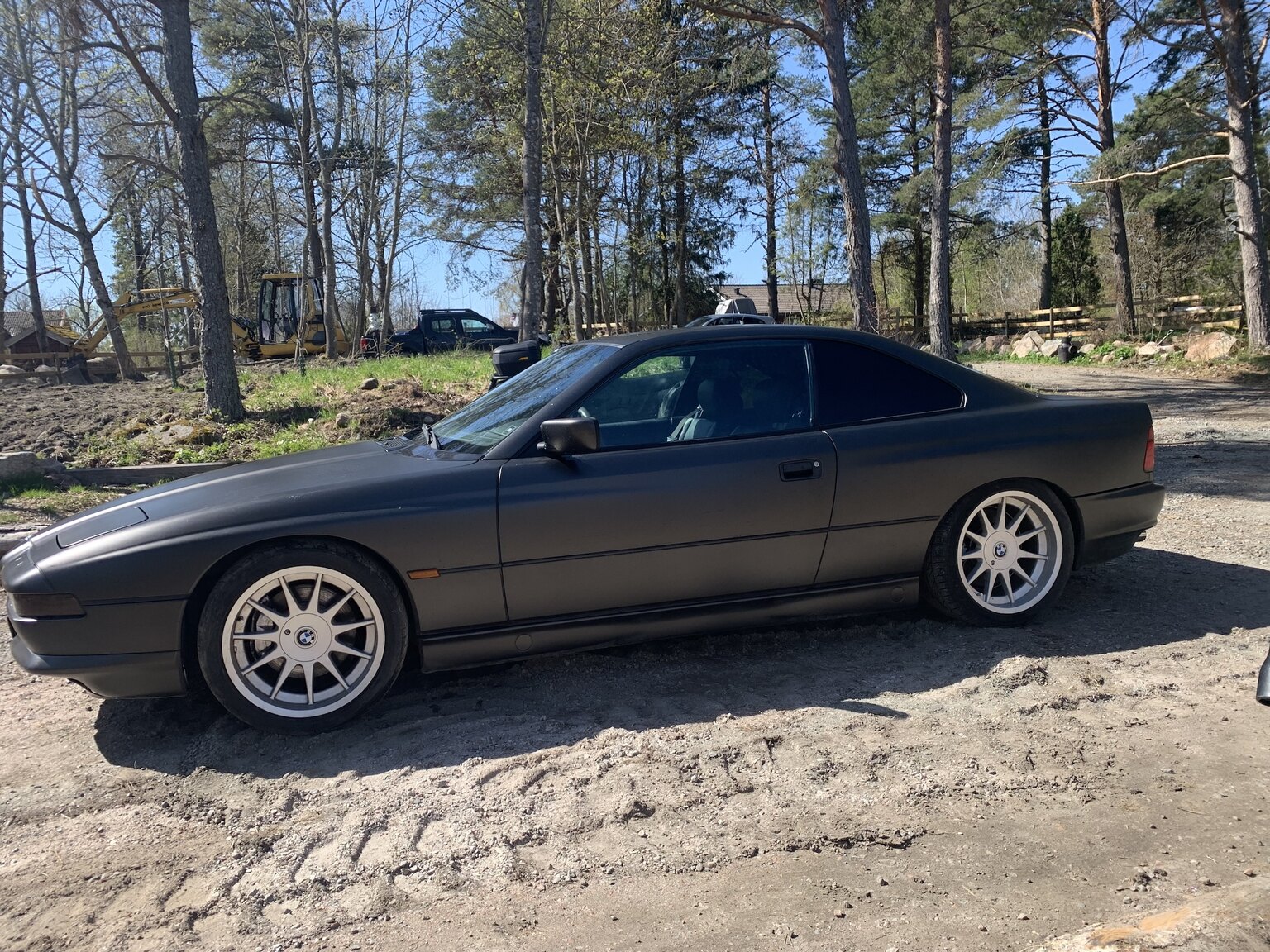 Exterior image of 1995 BMW 840i (23)