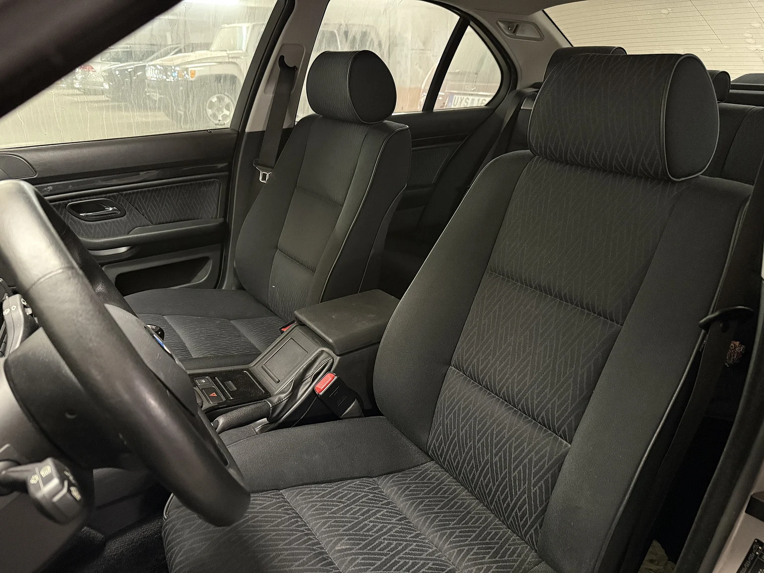 Interior image of 2002 BMW 520i (10)