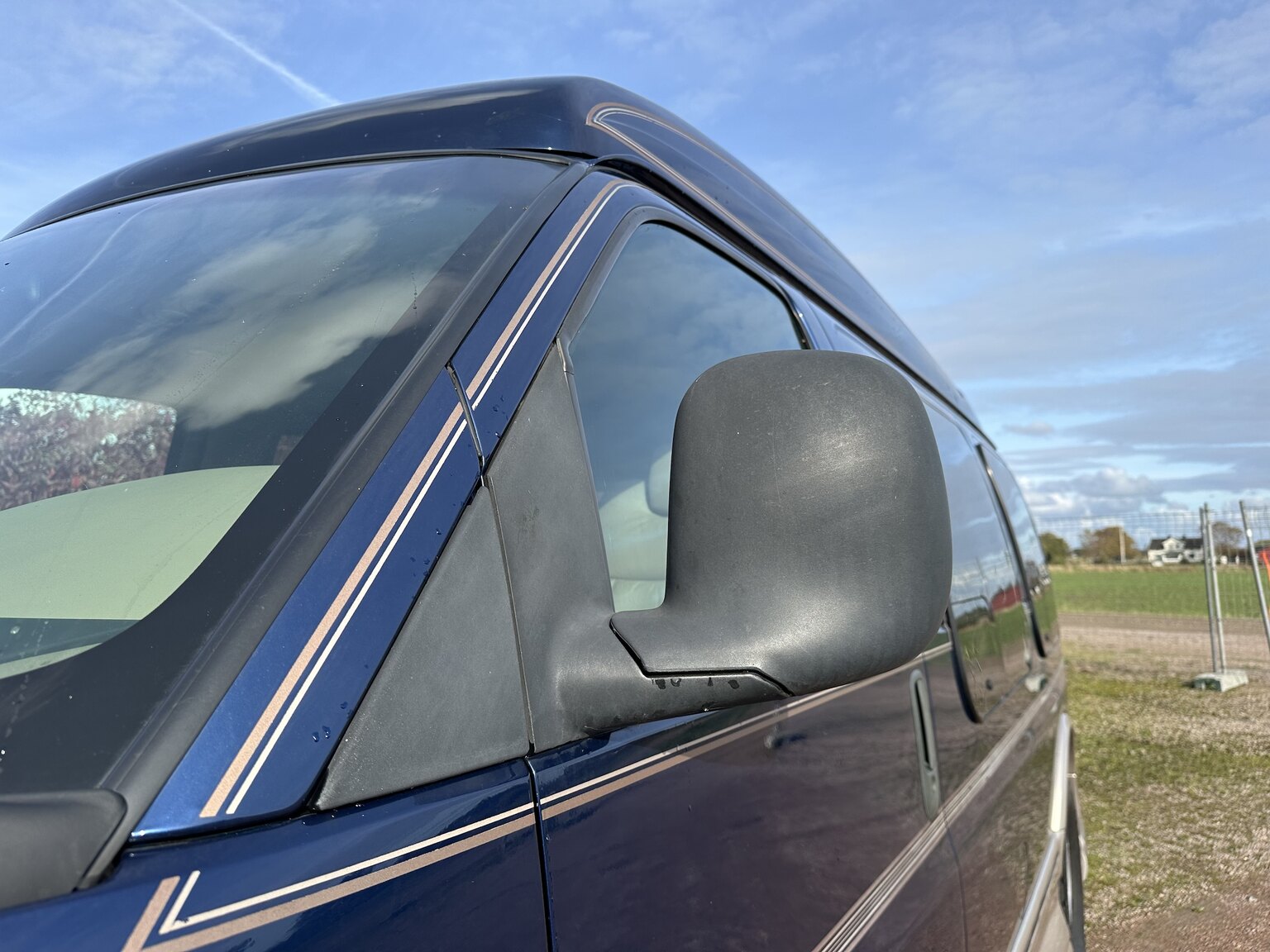 Exteriörbild på 2000 GMC Savana G1500 Conversion Van