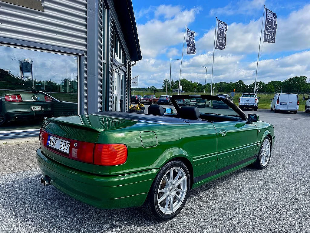 Exteriörbild på 1994 Audi 80 (3)