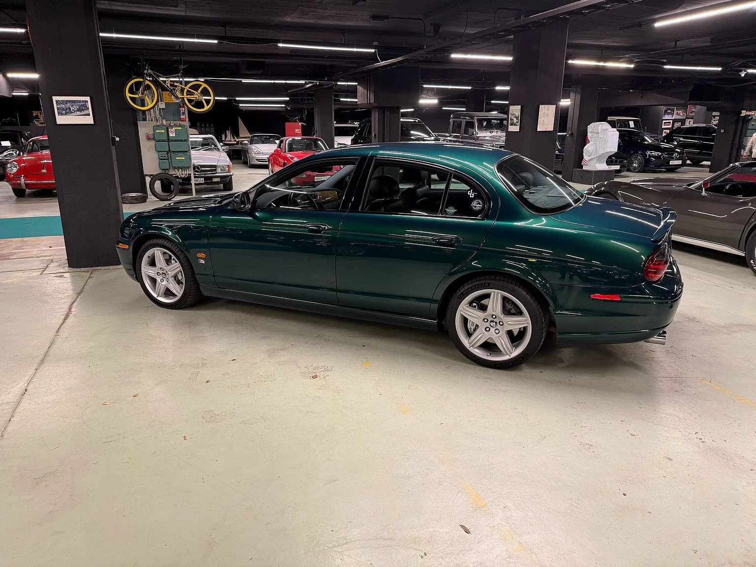 Exteriörbild på 2003 Jaguar S-type R (10)