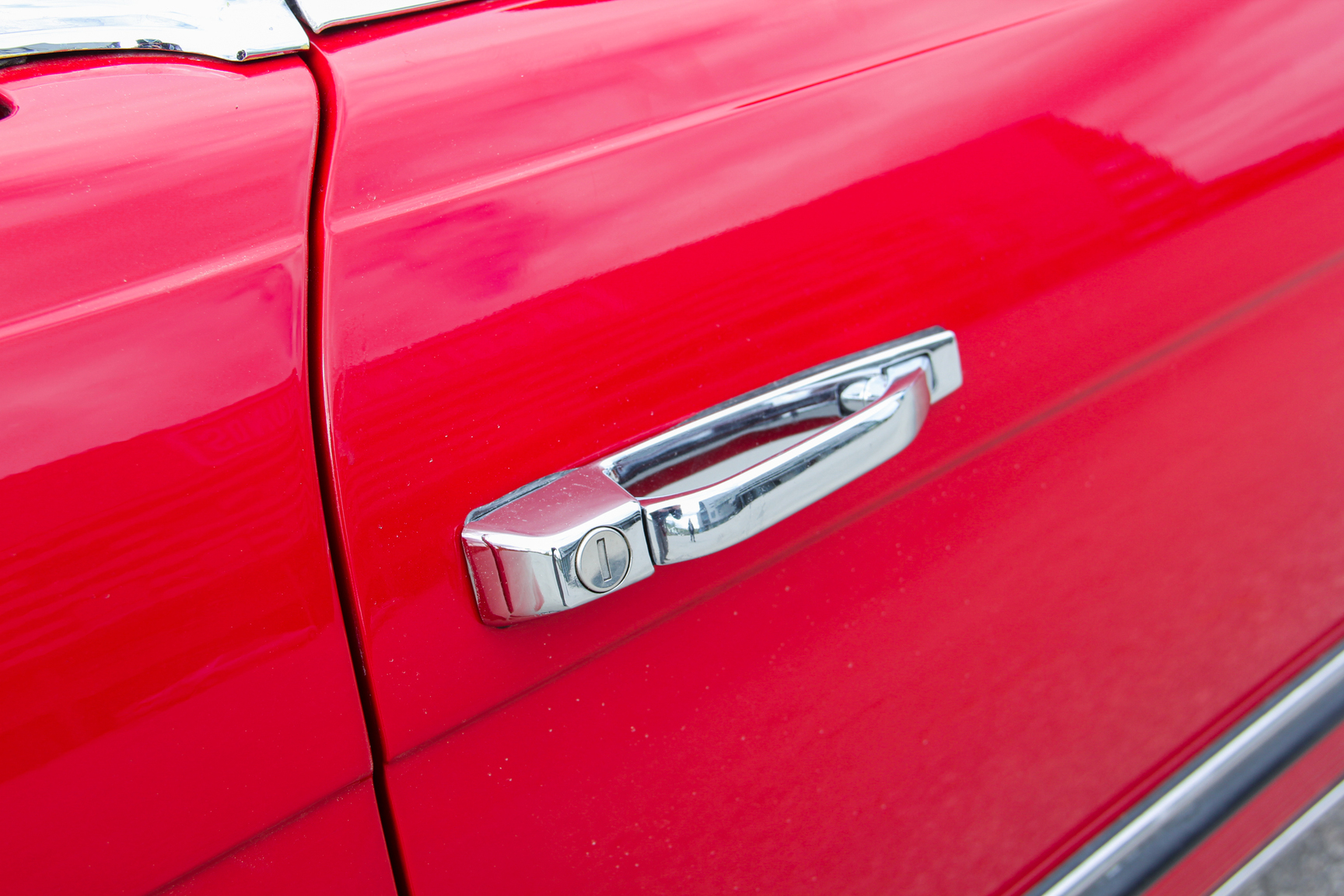 Exteriörbild på 1975 Mercedes-Benz 280 SL