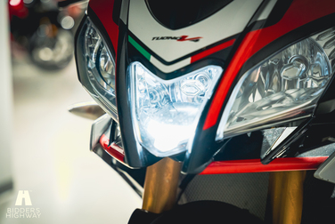 Exteriörbild på 2016 Aprilia Tuono V4 Factory