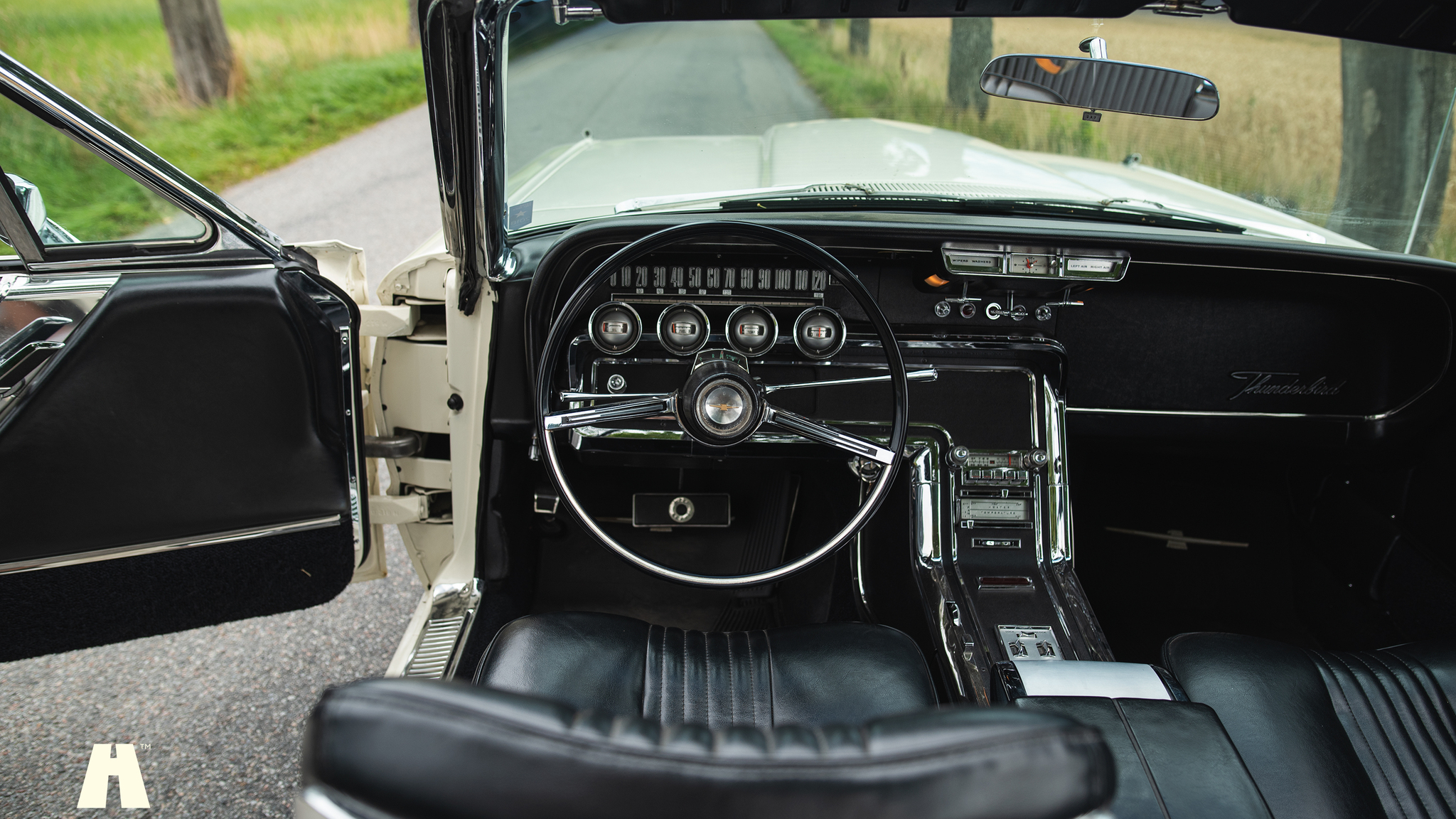 Interiörbild 1965 Ford Thunderbird (4)