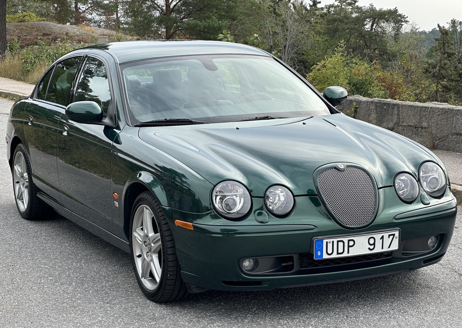 Exterior image of 2003 Jaguar S-Type R