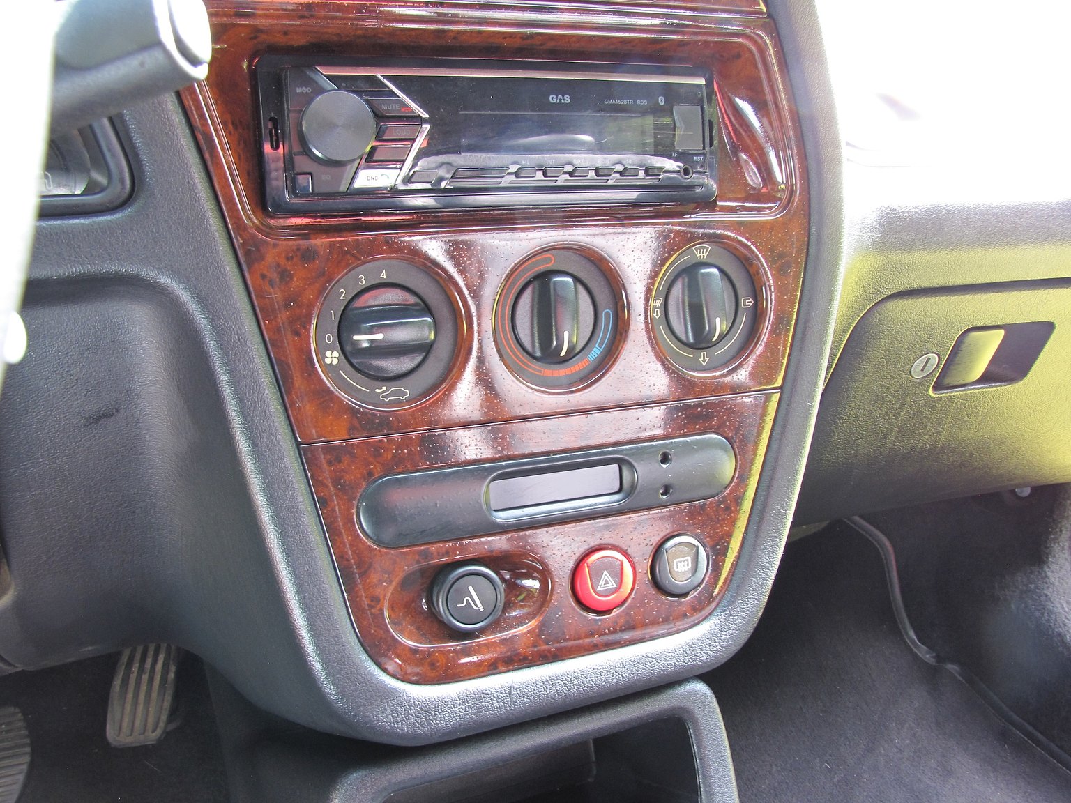 Interior image of 1999 Peugeot 306 Cabriolet 2.0 Manuell