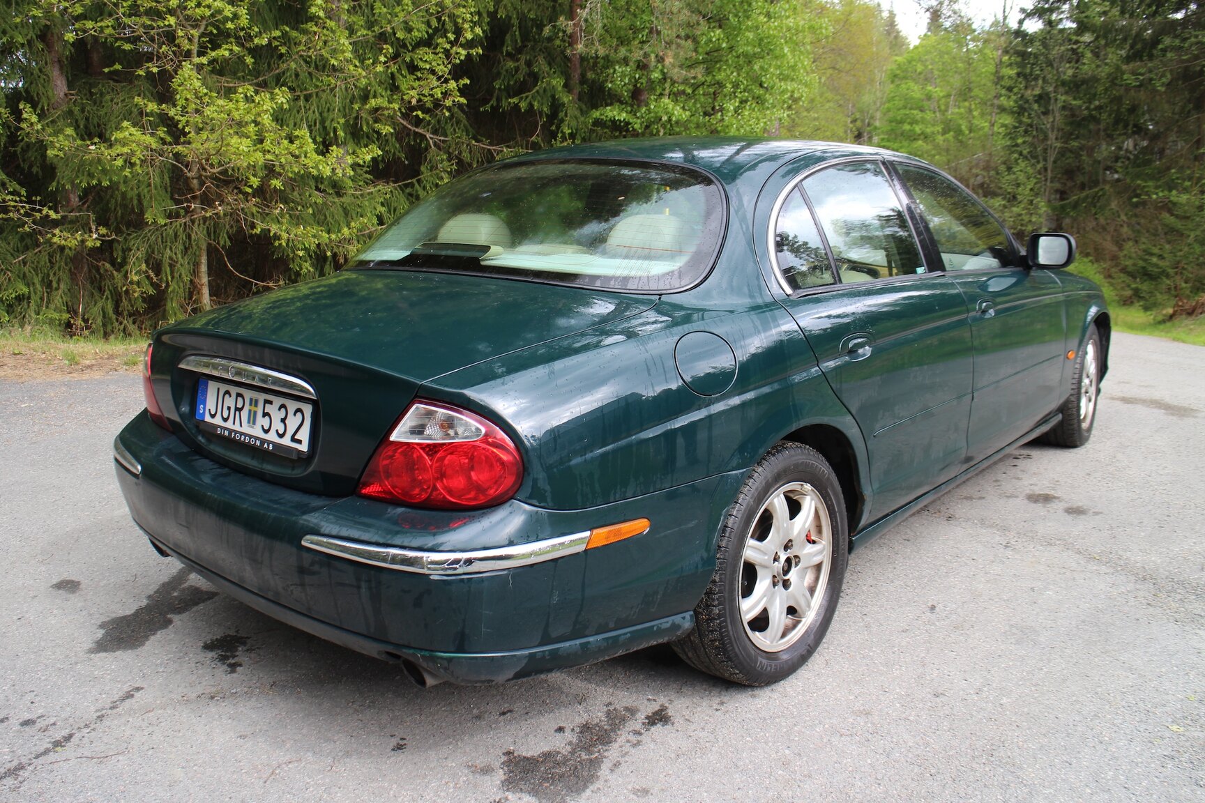 Exterior image of 1999 Jaguar S-Type V6