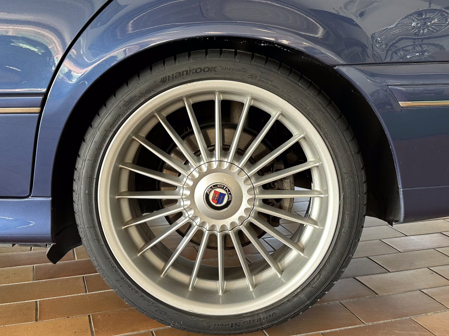 Exteriörbild på 2002 ALPINA B10 V8S