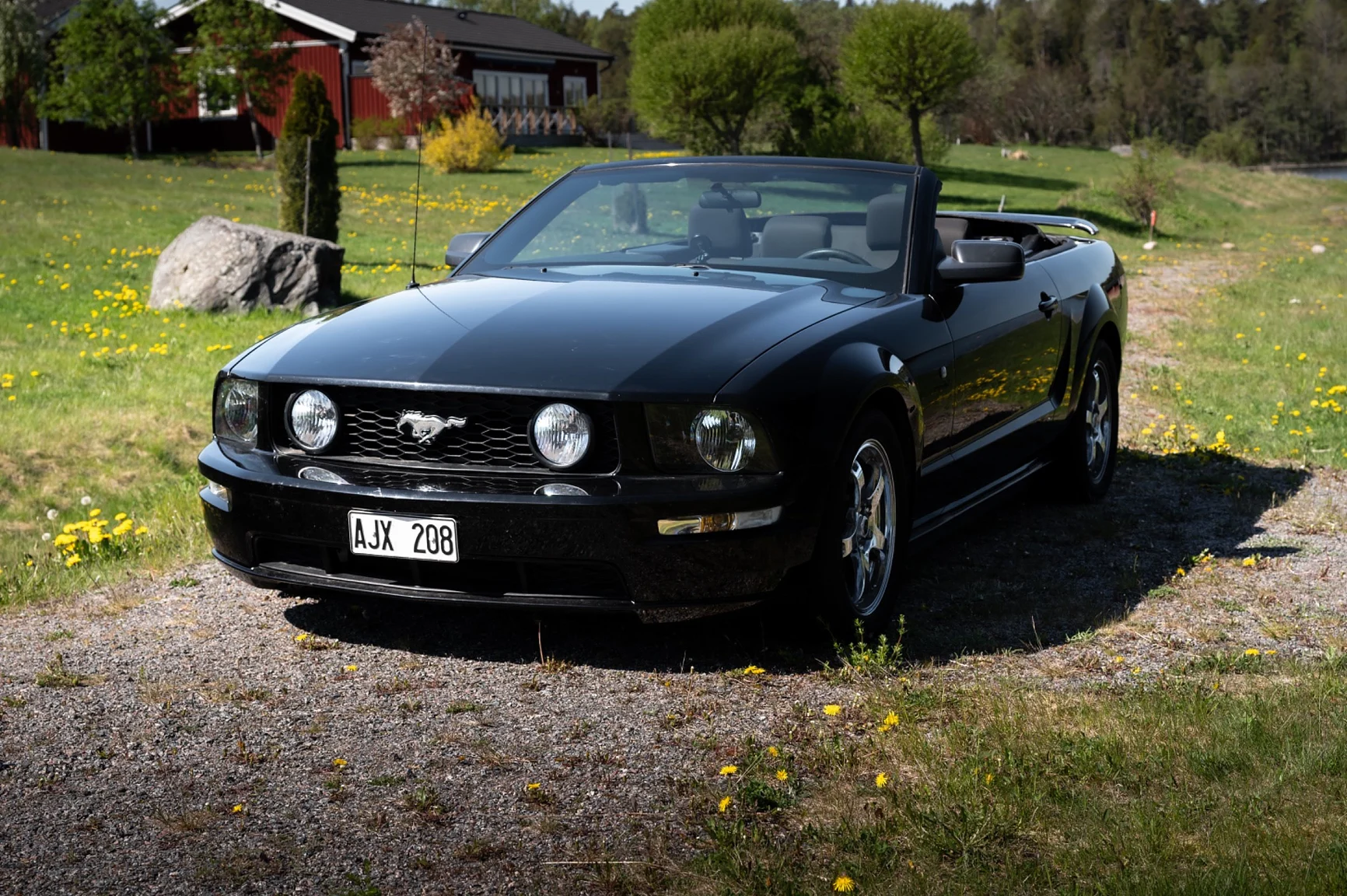 Exterior image of 2006 Ford Mustang Convertible (9)