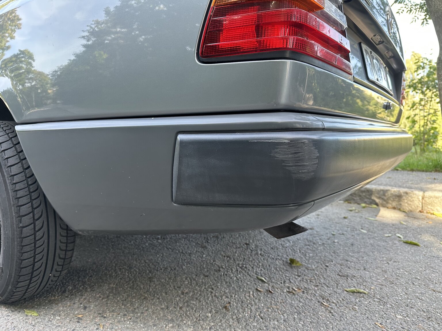 Exteriörbild på 1989 Mercedes-Benz 230E