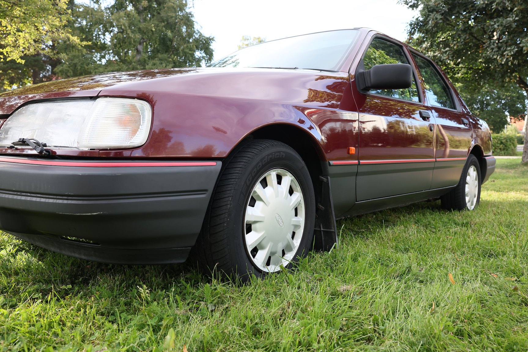 Exterior image of 1991 Ford Sierra Sedan 2.0 i 4x4 