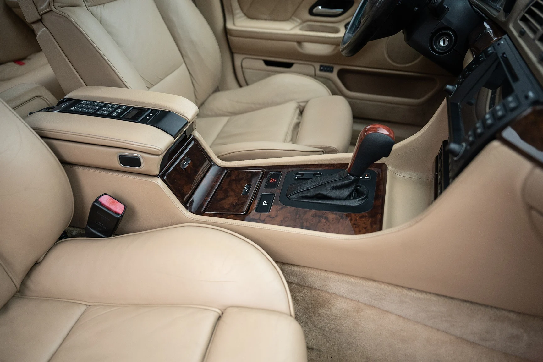 Interior image of 1996 BMW 740 iA - NO RESERVE (57)
