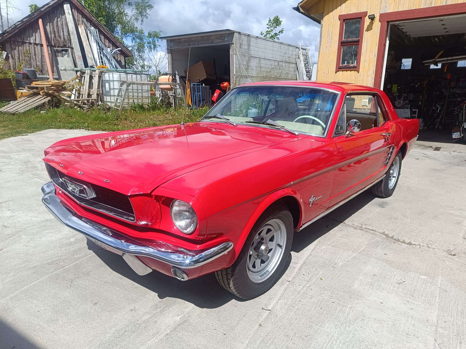 Exteriörbild på 1966 Ford Mustang Hardtop 3.3 