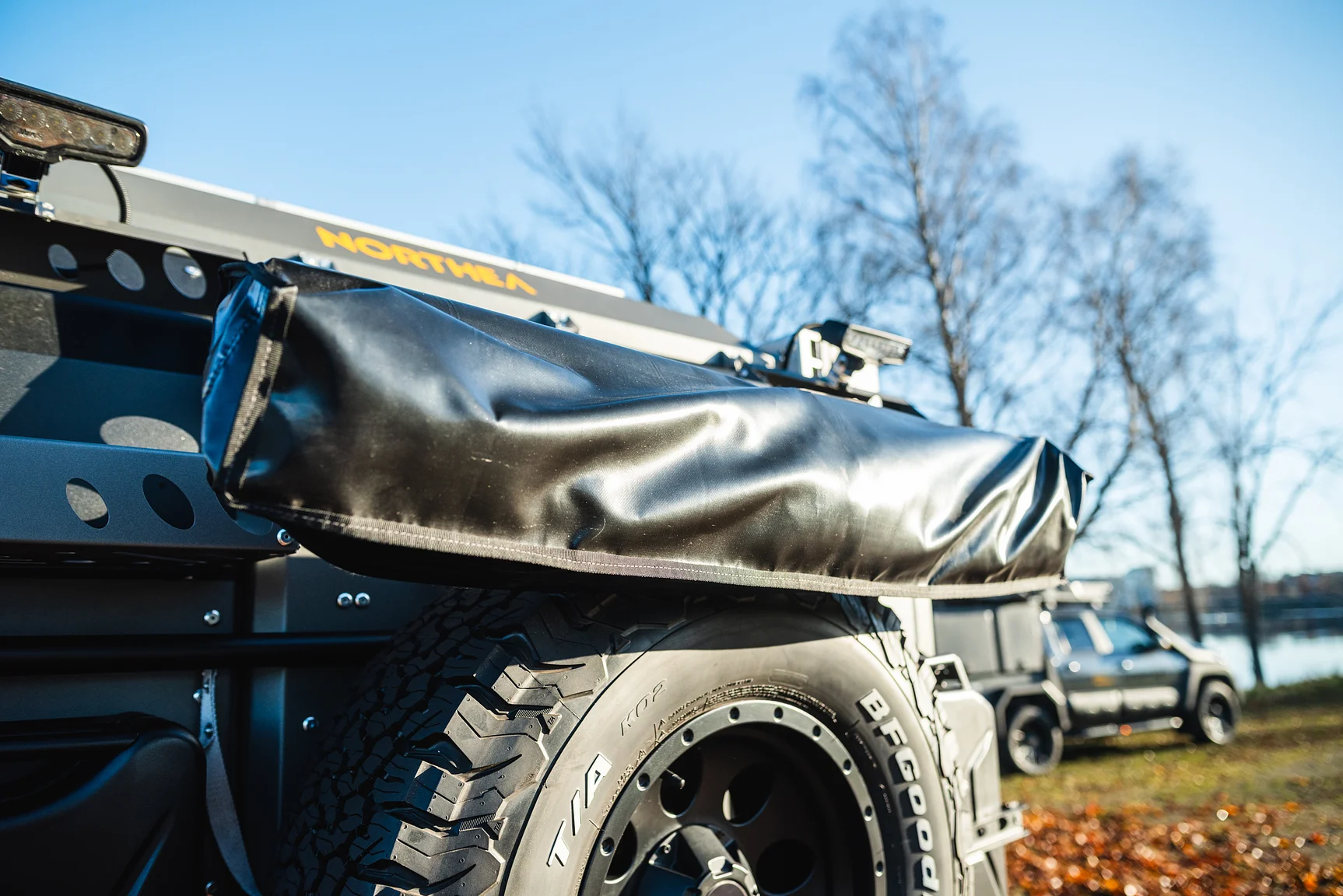 Exterior image of 2025 Northea Trailer Expedition Crawler 458i Offgrid-Camper (46)