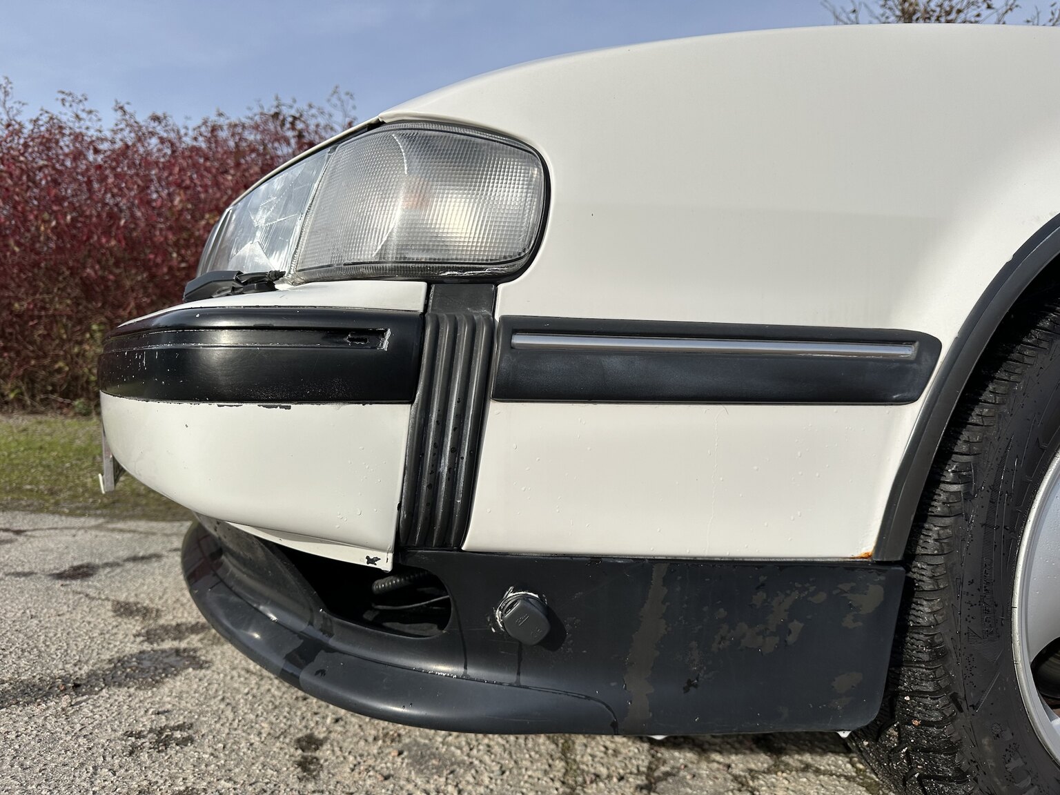 Exterior image of 1996 SAAB 9000