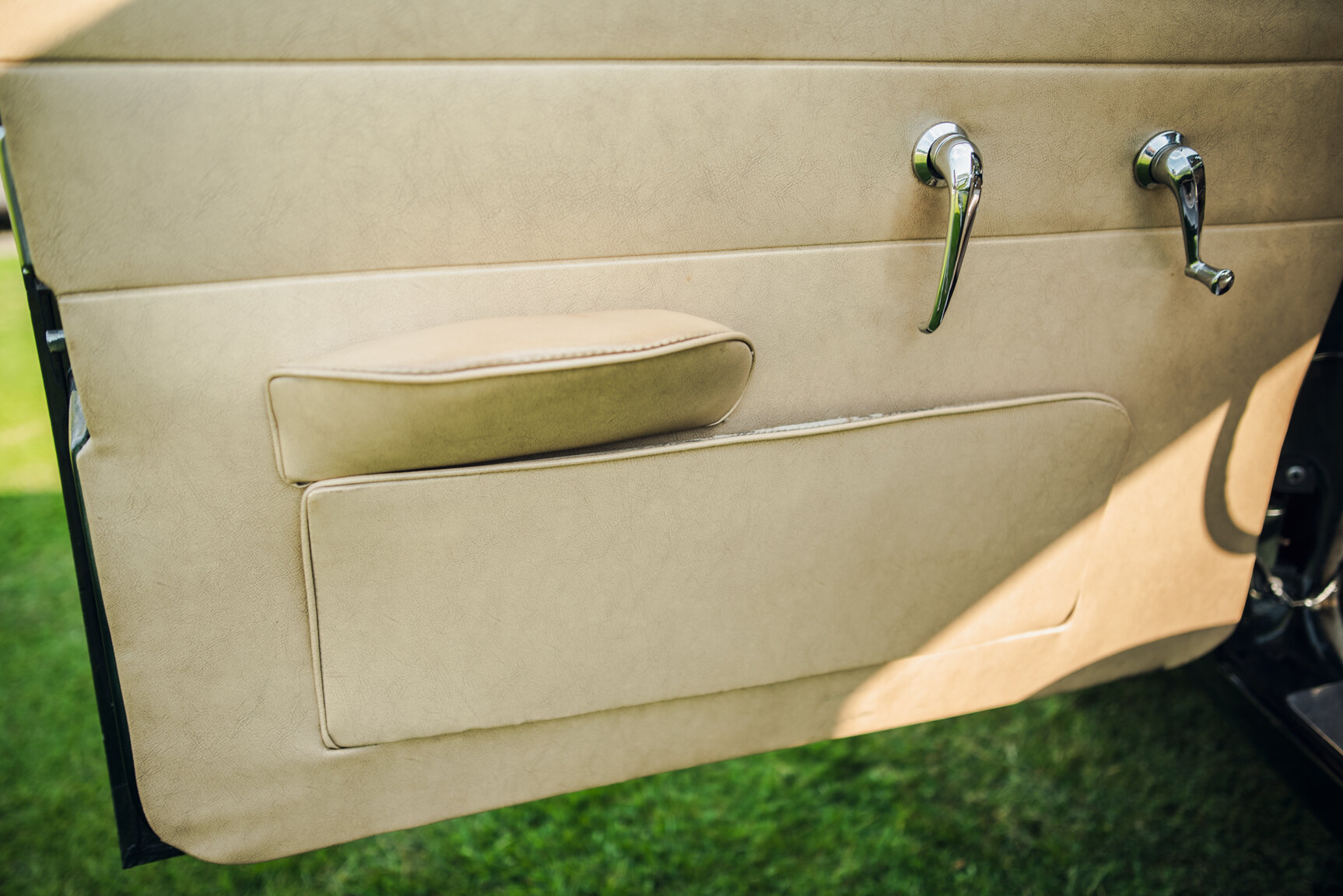 Interior image of 1965 Daimler 250 V8