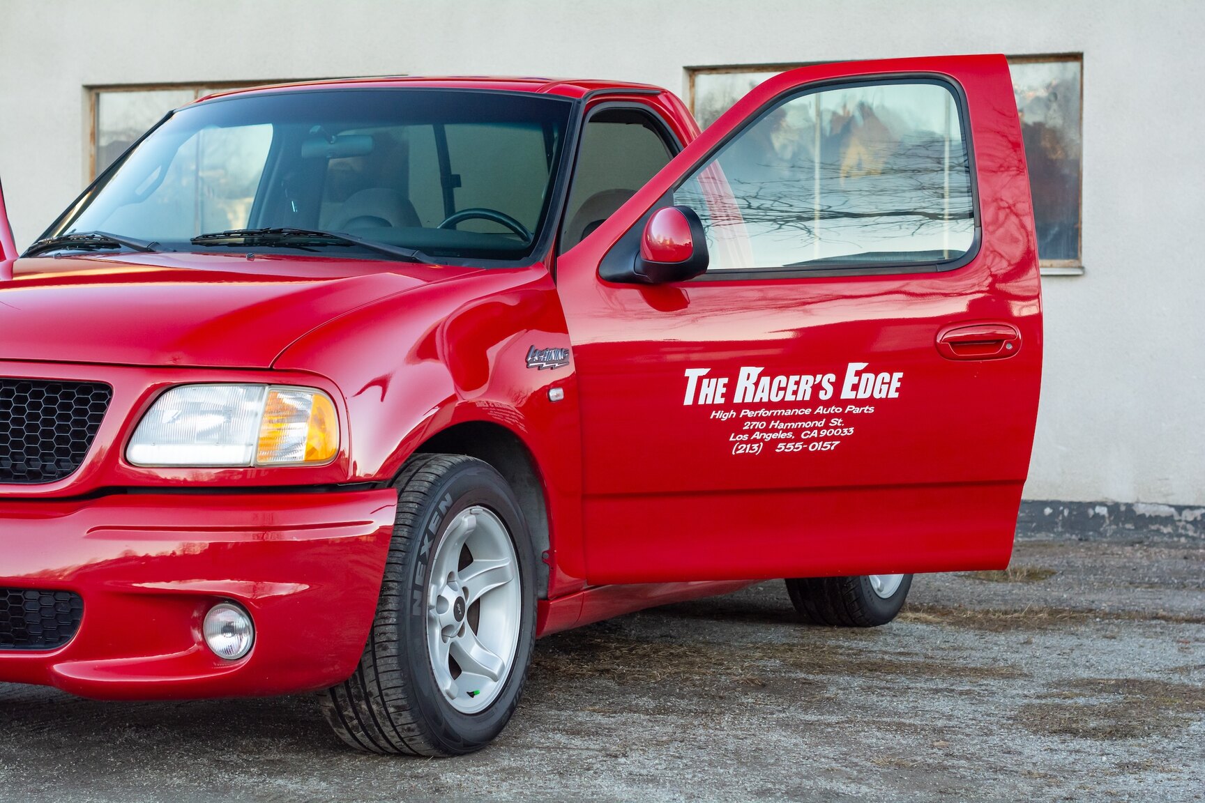 Exterior image of 2000 FORD F-150 SVT Lightning