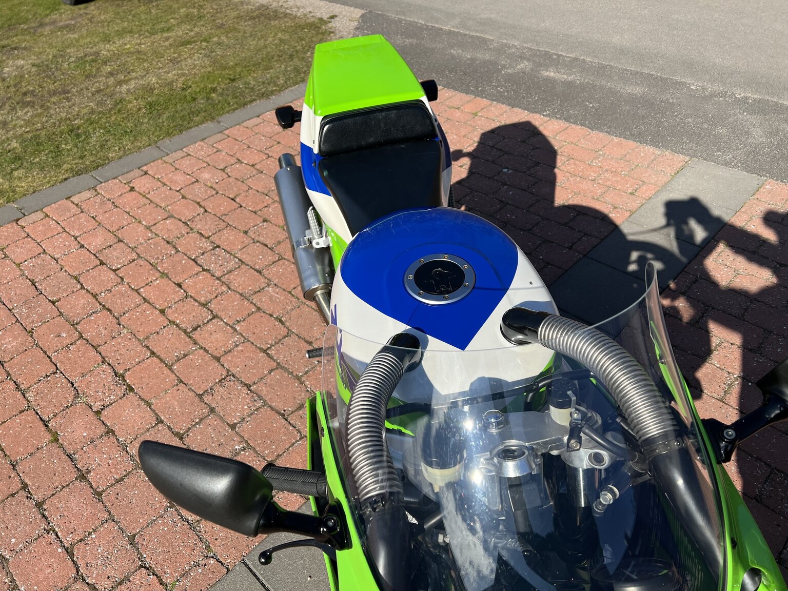 Exterior image of 1989 Kawasaki ZXR 750 H1 (26)