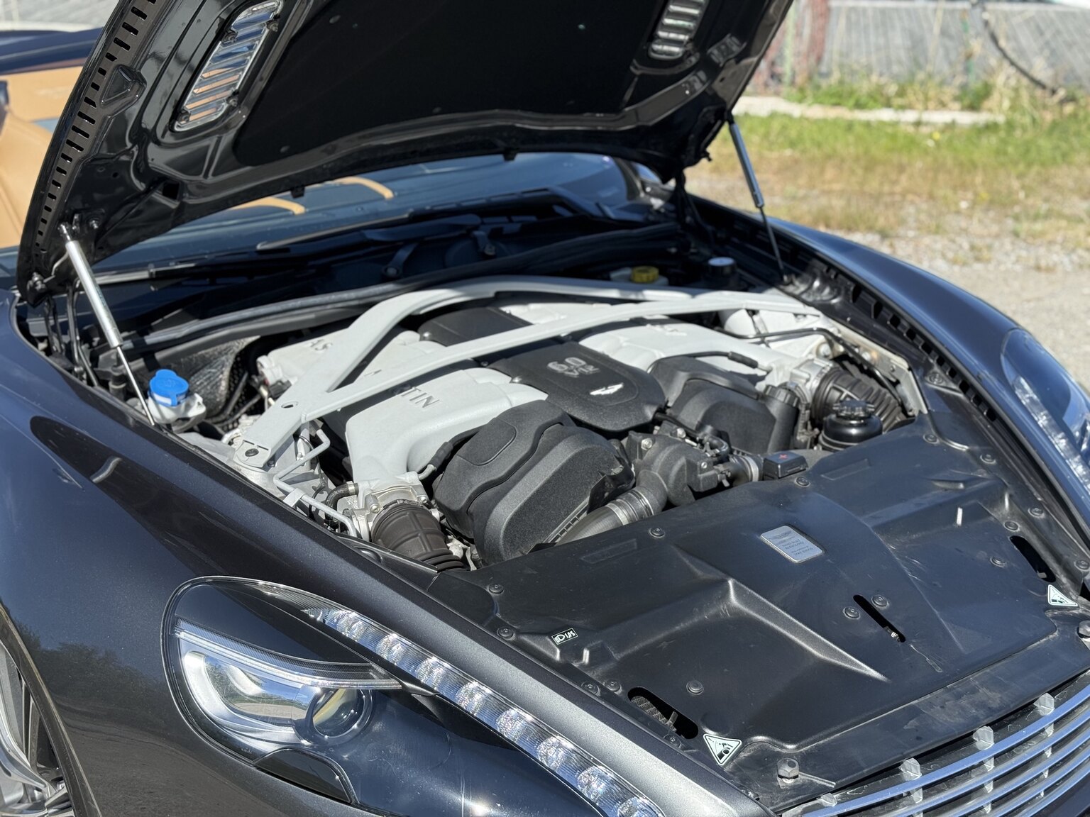Image of 2015 Aston Martin DB9 Volante mechanics