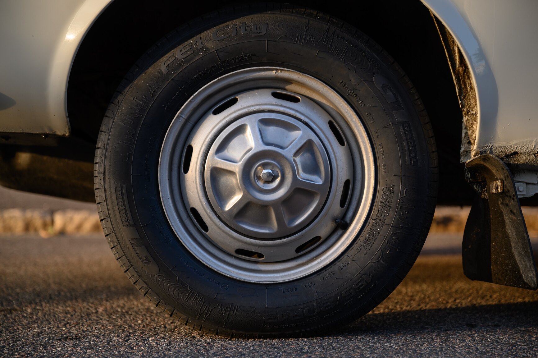 Exteriörbild på 1978 DACIA 1300