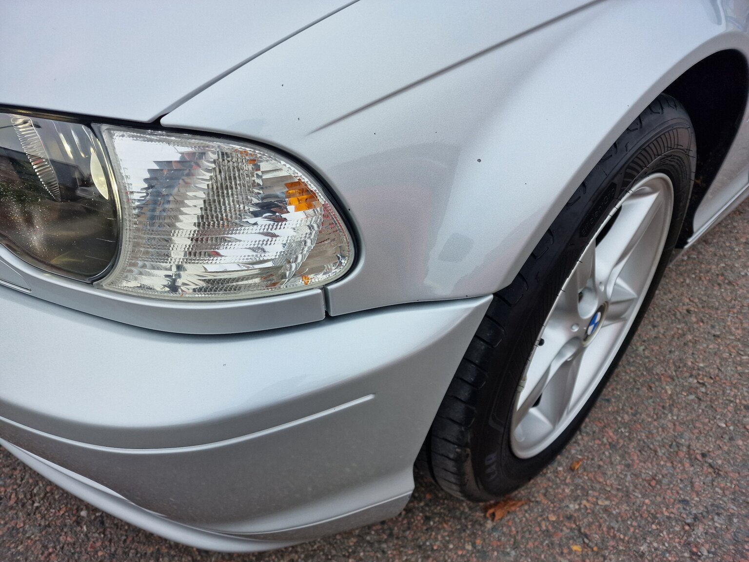 Exterior image of 2002 BMW 320Ci
