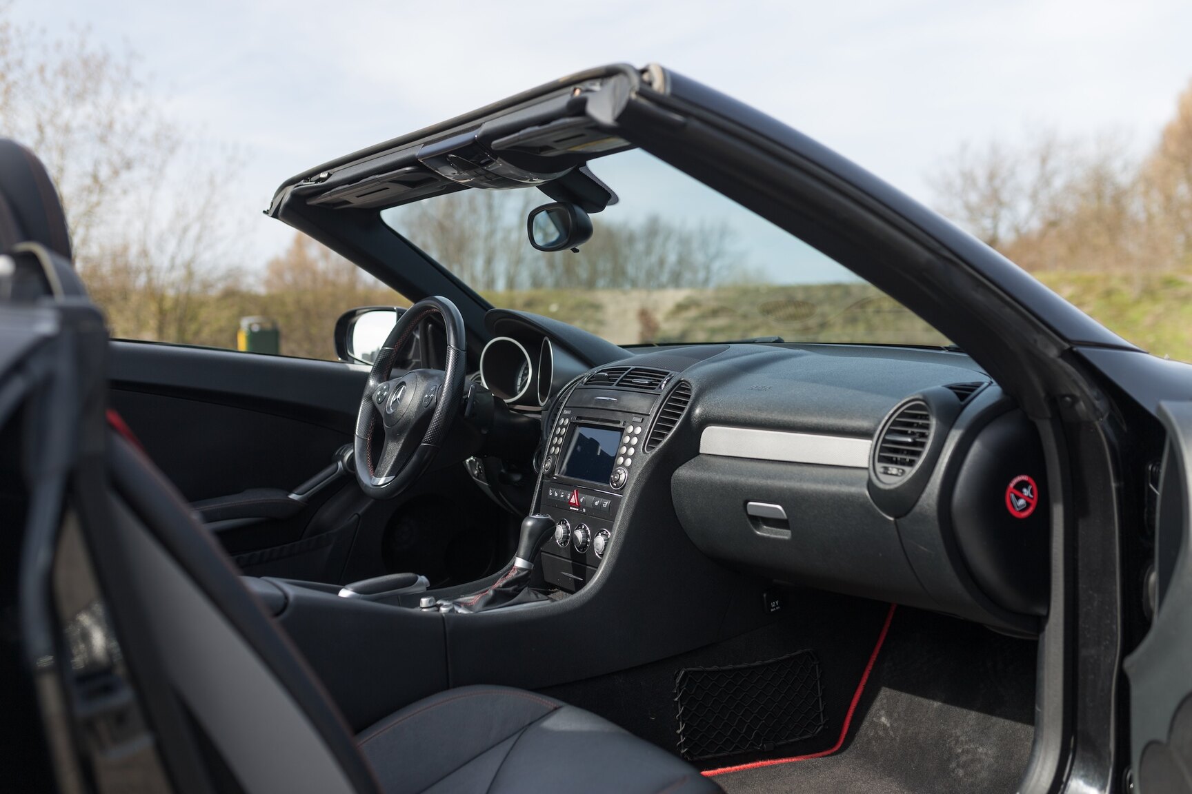 Interior image of 2010 Mercedes-Benz SLK 200 Kompressor (1)