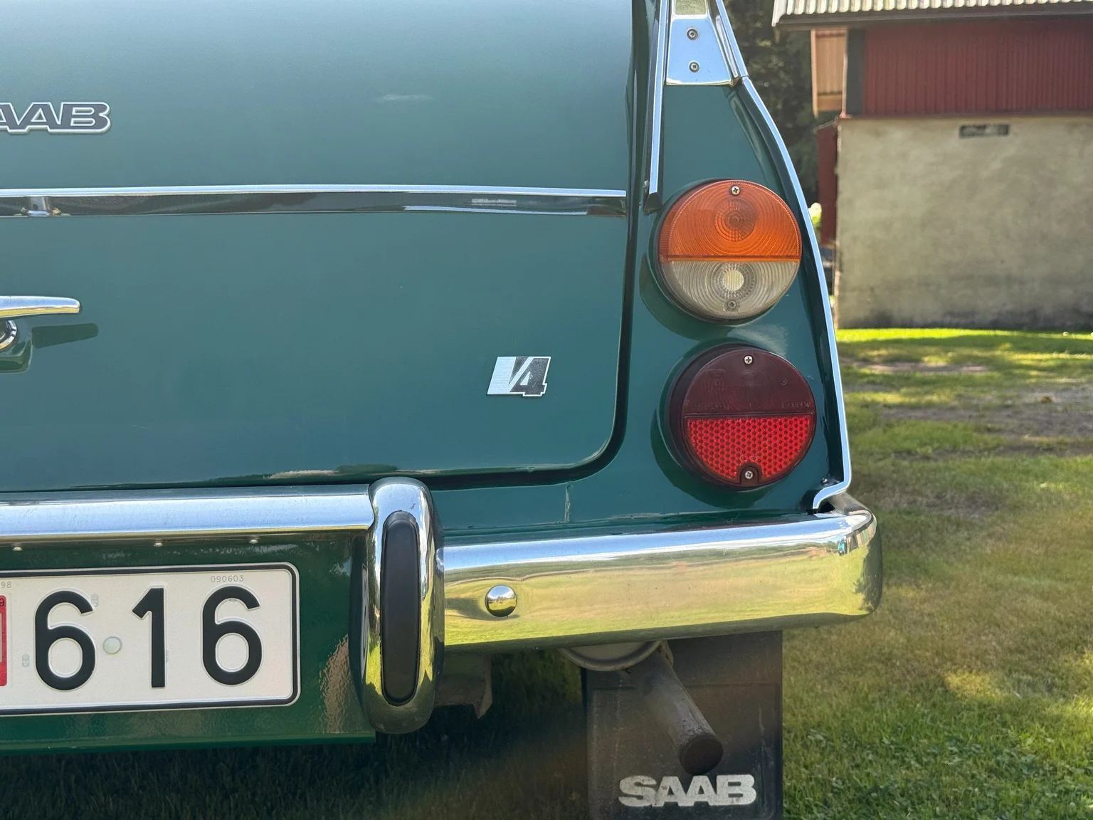 Exteriörbild på 1975 Saab 95 V4 kombi - 7-sits (23)