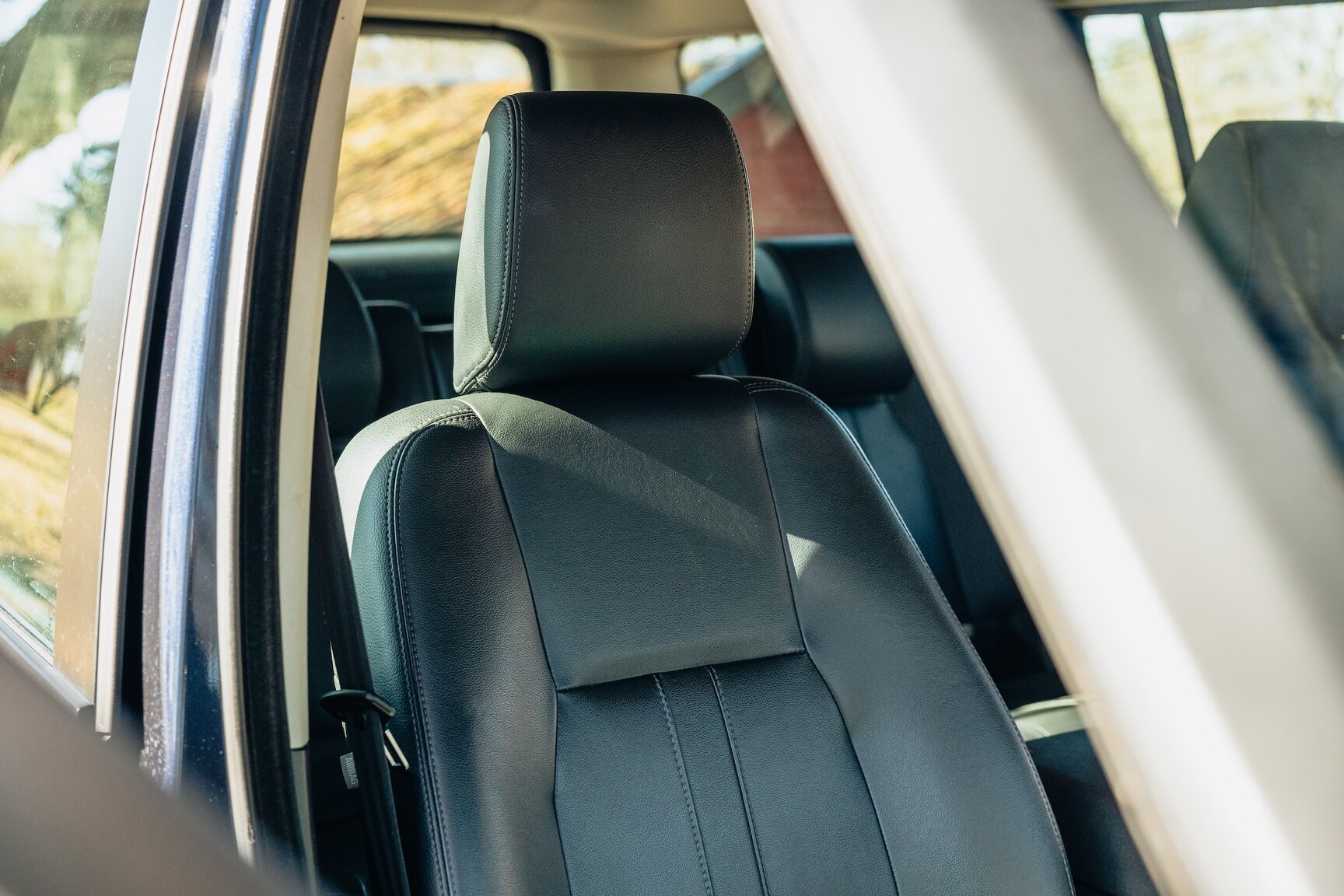 Interior image of 2015 Land Rover Discovery 3.0 TDV6