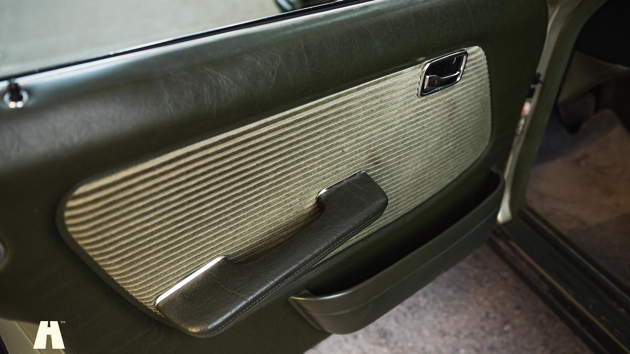 Interior image of 1985 Mercedes-Benz 200 Series 3  (5)