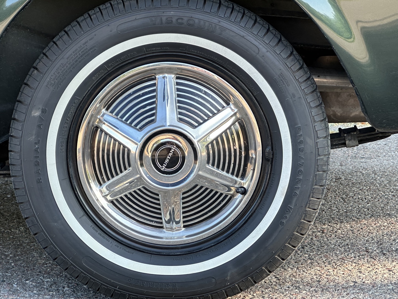 Exteriörbild på 1965 Ford Mustang 289 Cabriolet
