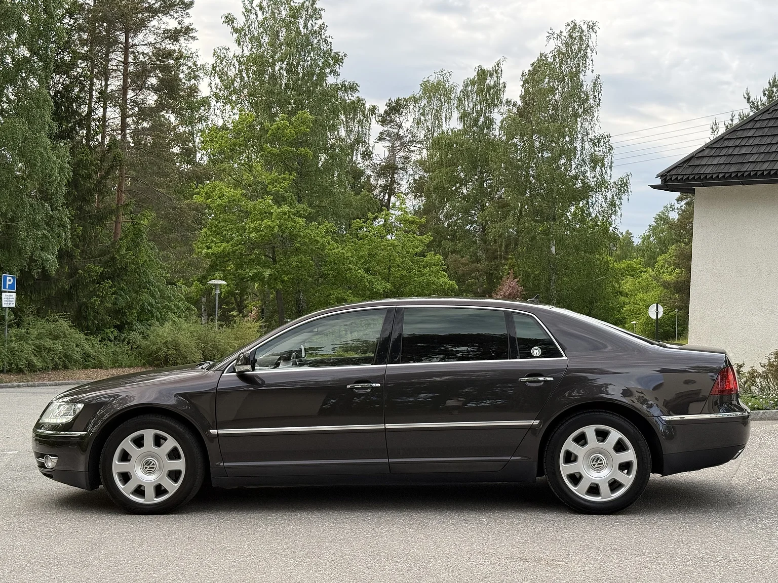 Exteriörbild på 2009 Volkswagen Phaeton W12 LWB Executive (26)