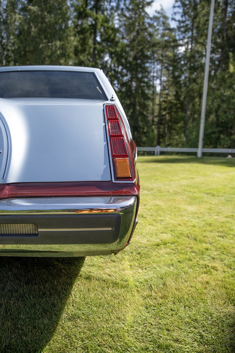 Exteriörbild på 1985 Lincoln Continental 5.0 V8 EFI