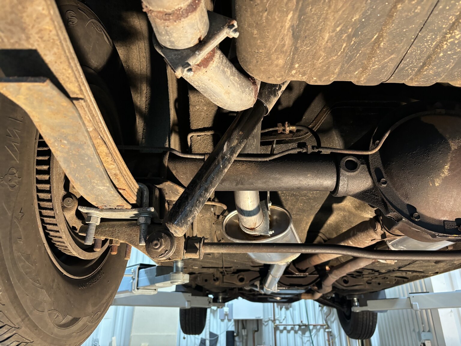 Image of 1976 Chrysler Cordoba mechanics
