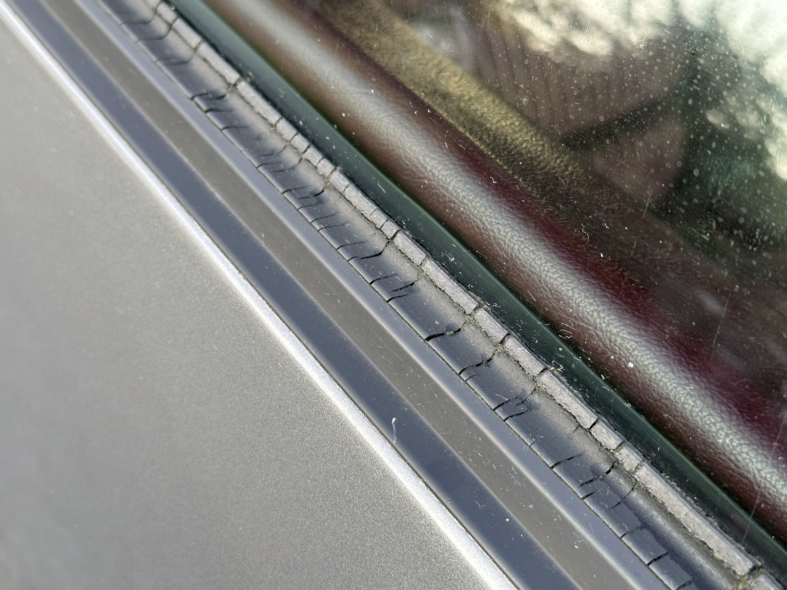 Exterior image of 1985 Porsche 928 (50)