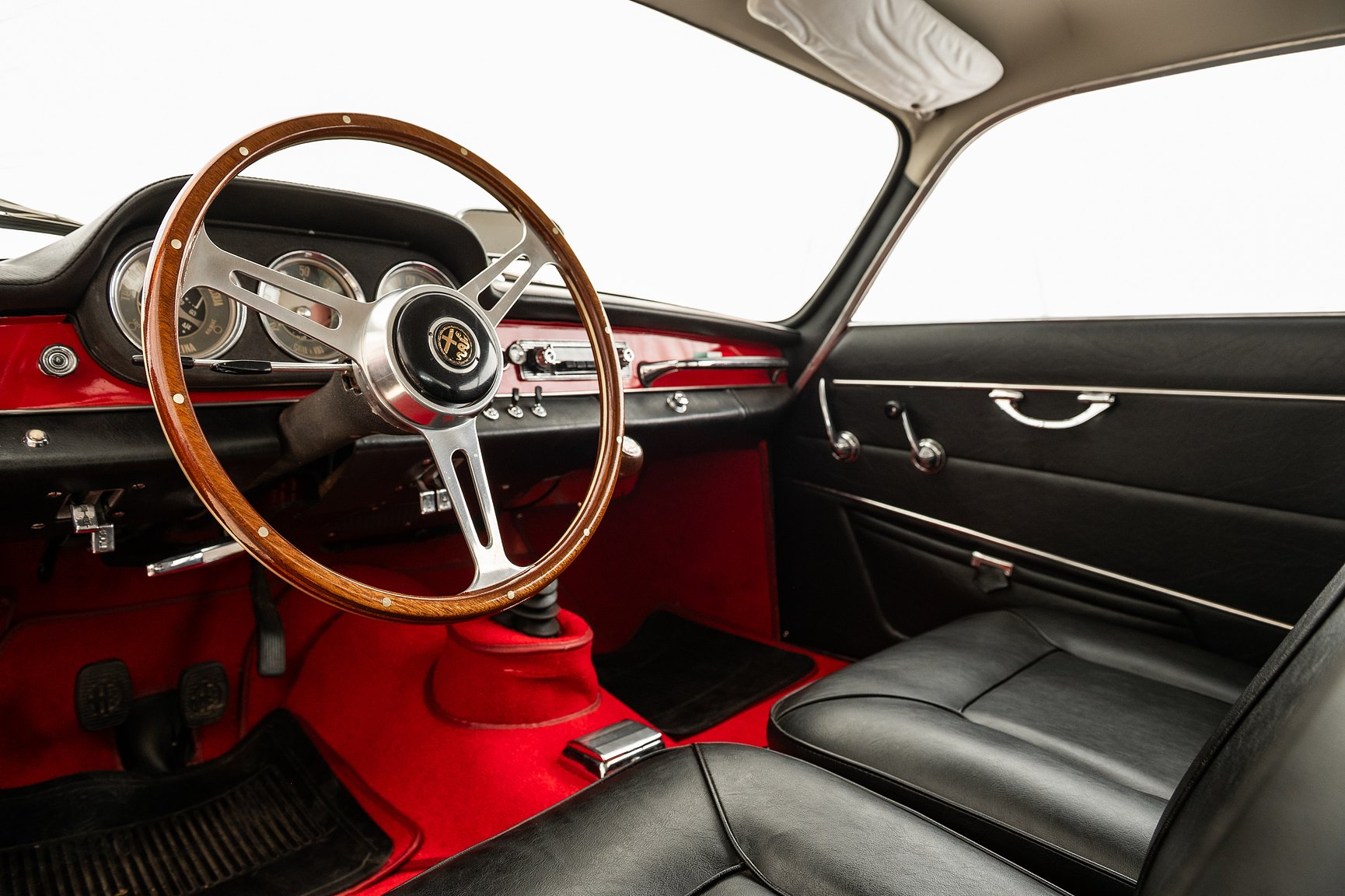 Interior image of 1962 Alfa Romeo Giulia Sprint 1600
