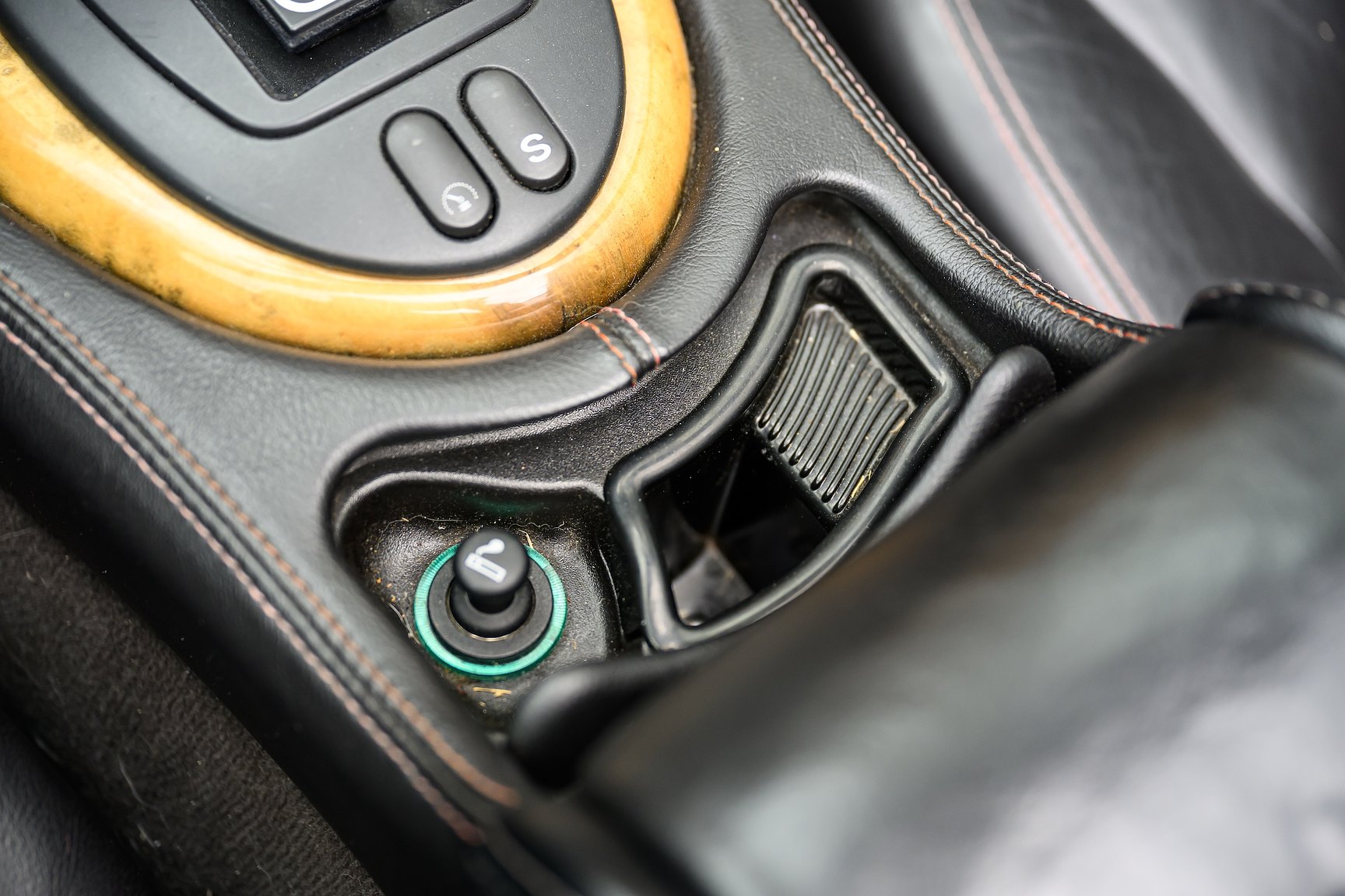 Interior image of 2001 Jaguar XKR Silverstone