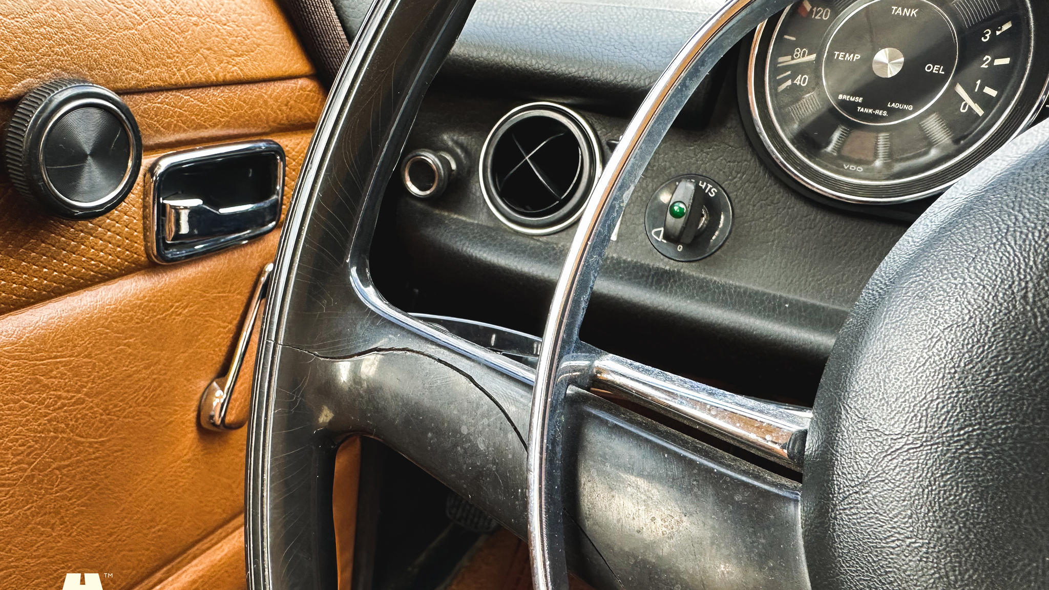 Interiörbild 1972 Mercedes-Benz 200