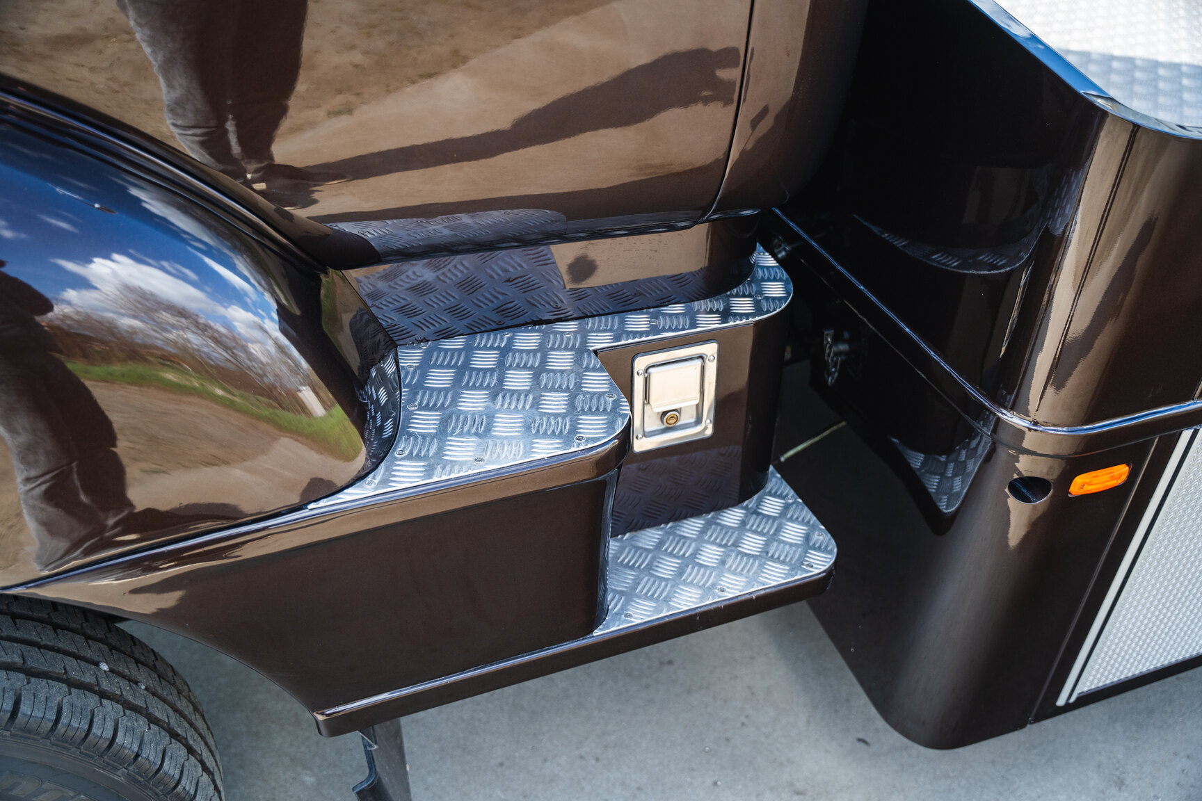 Exterior image of 1948 Chevrolet COE Loadmaster