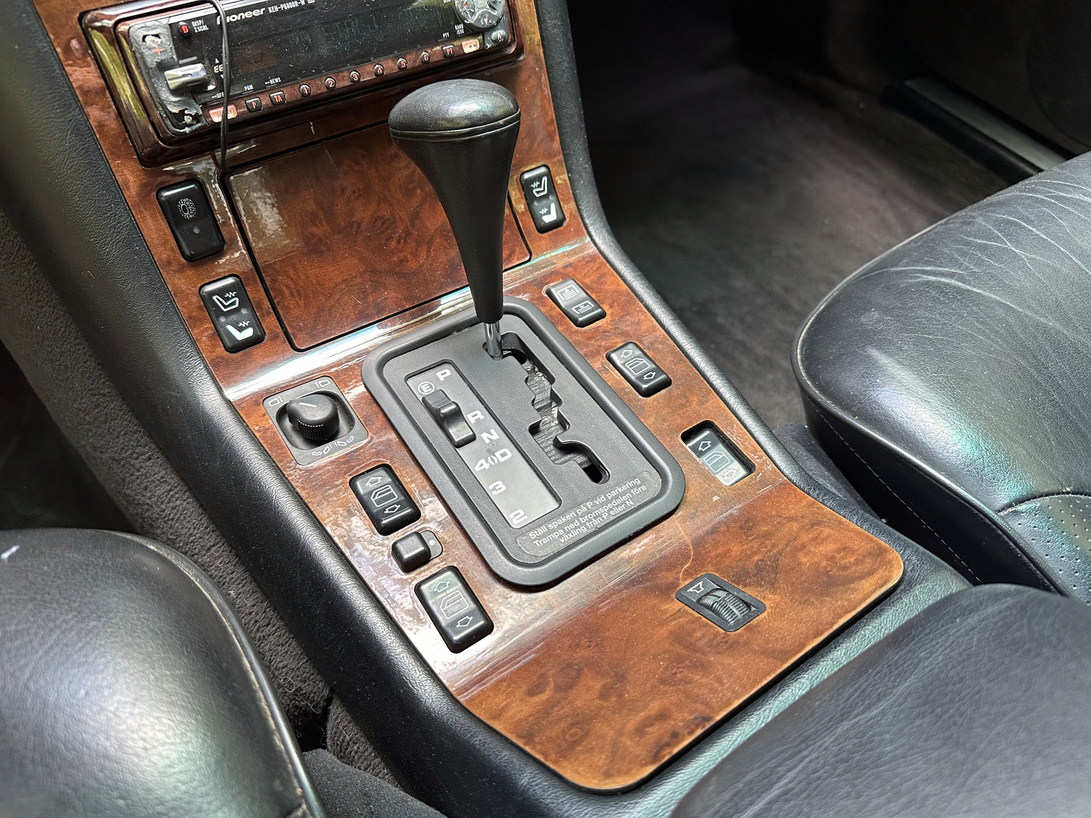 Innenraumfoto von 1992 Mercedes 300 SE (7)