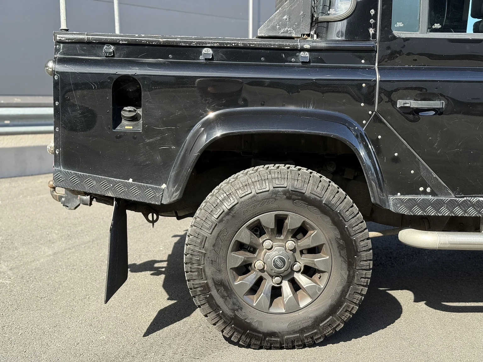 Exterior image of 2000 Land Rover Defender 110 Tomb Raider (13)