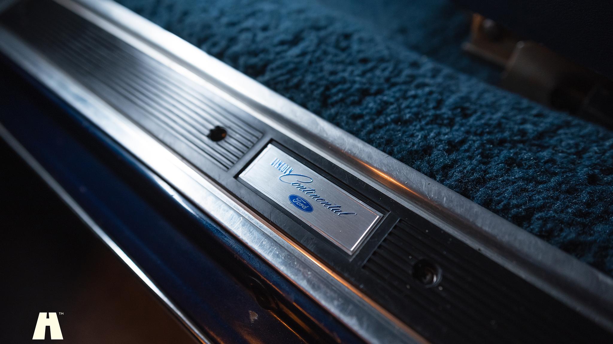 Interior image of 1979 Lincoln Continental (52)