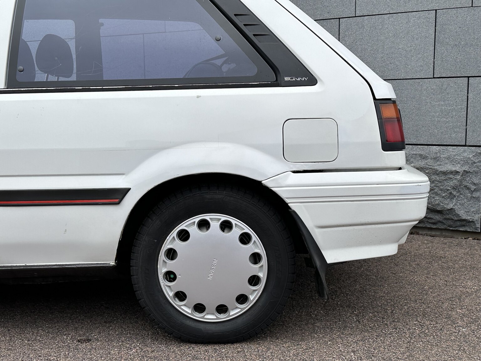 Exterior image of 1988 Nissan Sunny (7)