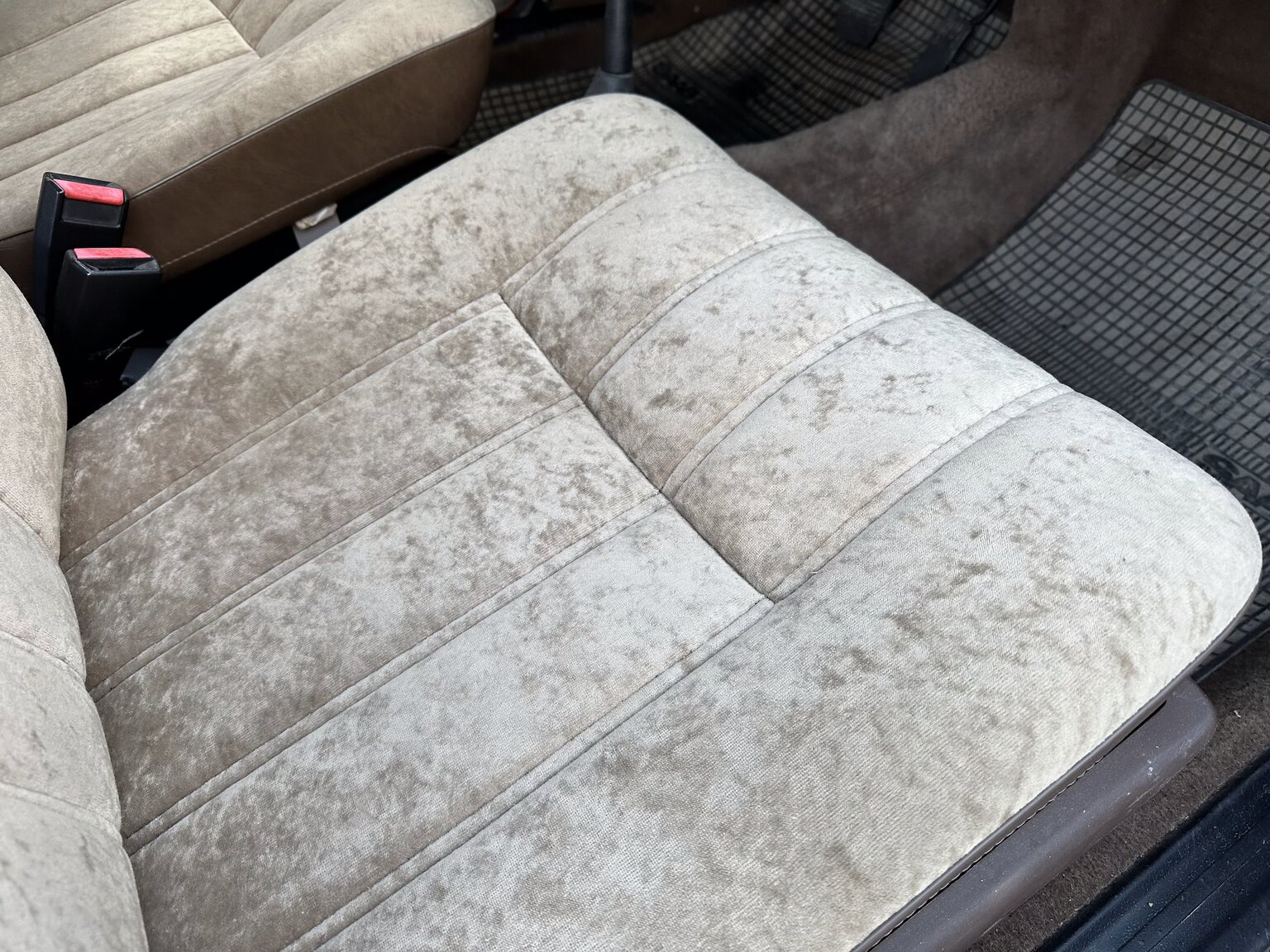 Innenraumfoto von 1984 Saab 900 GL