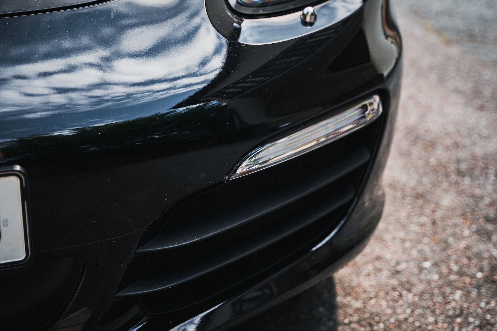 Exterior image of 2013 Porsche Boxster S (26)